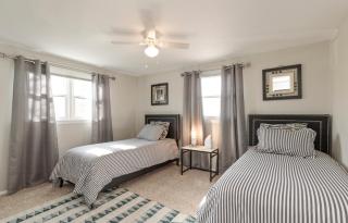 IVP Manor House By LAKE BEACH and NAVAL BASE - Gages Lake - 1