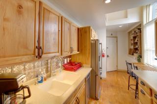 Walk to Water St and River Quaint Saugatuck Apt - 4