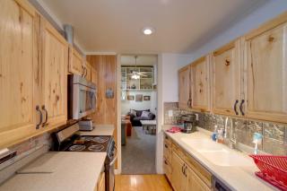 Walk to Water St and River Quaint Saugatuck Apt - 5