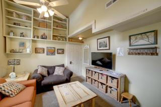 Walk to Water St and River Quaint Saugatuck Apt - Saugatuck - 2