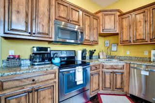 Branson Condo with Pool Near Silver Dollar City! - Branson - 3