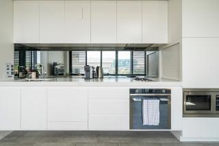Radiant 2BR Top-Level Unit with Wi-Fi near Bondi Beach - 7