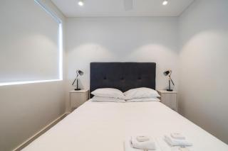 Modern 1BR Top-Level Unit with Keypad Entry in Bondi - 9