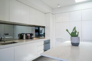 Modern 1BR Top-Level Unit with Keypad Entry in Bondi - Sydney - 3