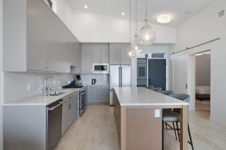 Beachfront Luxury Suite #21 at THE BEACH HOUSE - 6