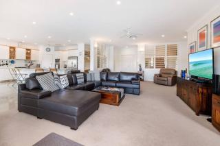 The Noosa Haven Luxe Waterfront Home - 9