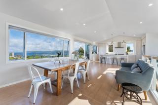 Lake and Mountain Views - Taupo - 6