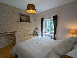 Charmante maison en pierre avec cour privée, équipements bébé, vélos, proche de la Charente - FR-1-653-91 - Coulonges - 2