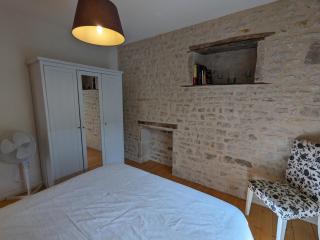 Charmante maison en pierre avec cour privée, équipements bébé, vélos, proche de la Charente - FR-1-653-91 - Coulonges - 1