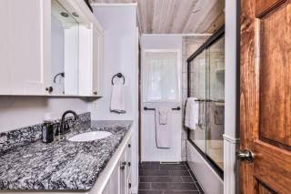 Upper Gresham Lakehouse - 1