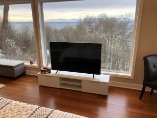 Romantic Spacious Suite with Salish Sea & Mountain Views at Seattle Luxury Estate - Seattle - 6