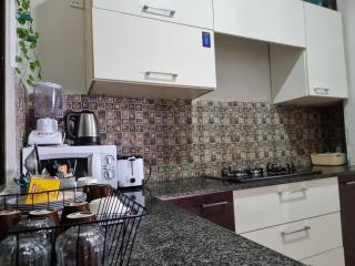 Three Bed Attached Bath Netflix Wifi Smart TV Parking Near Airport - Islamabad - 3