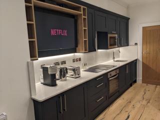 Modern aptmt, 2 Stops to Central London, Smart lock, Netflix - Ealing - 8