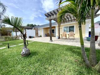 NEW! Stylish & Cozy Sea Grape near Beach & Flagler - New Smyrna Beach - 2