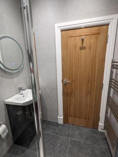 Modern aptmt, 2 Stops to Central London, Smart lock, Netflix - Ealing - 5