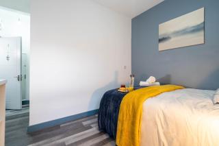 Sky Rooms One Bedroom Modern Studio Apartment 1 - Birmingham - 3