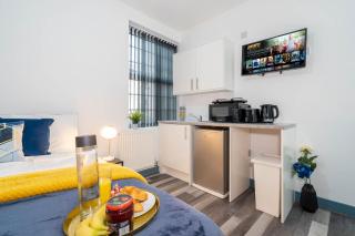 Sky Rooms One Bedroom Modern Studio Apartment 1 - Birmingham - 1