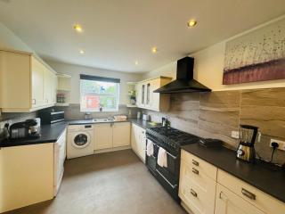 Chic 5 Bedroom House with Private Parking & Garden - Bristol - 5