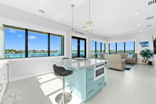Luxury Seaside Escape ~ Heated Pool w Jacuzzi ~ Elevator ~ Dock ~ Scenic Views - Marathon - 5