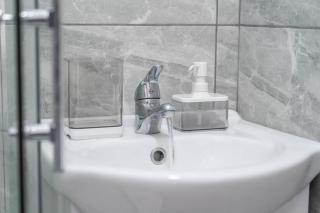 Sky Rooms One Bedroom Modern Studio Apartment 3 - Birmingham - 4