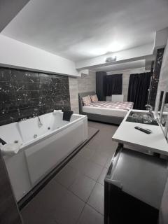 Jacuzzi Suites 2 - 3