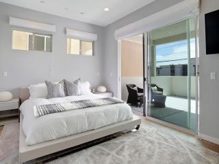 Haines Luxury Dream Home - Bay Views, Rooftop, Fire Pit & AC - San Diego - 3