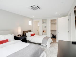 Coastal retreat near the beach w Panoramic Ocean Views, Rooftop Deck, & Firepit - San Diego - 1