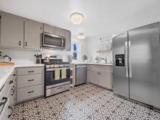 Stunning Oceanfront Villa - Massive Patio, Hot Tub, Parking, Pet Friendly & Views! - San Diego - 1
