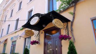 Royal Street Hotel - Odessa - 9