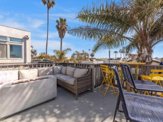 Stunning Beach House- Rooftop Patio & Ocean Views - San Diego - 8