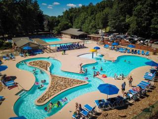 Charming Lake Lure Studio at Rumbling Bald Resort! - Lake Lure - 8