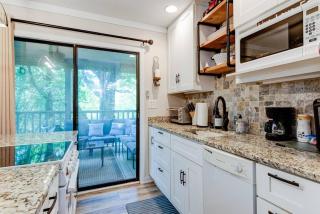 Charming Lake Lure Studio at Rumbling Bald Resort! - Lake Lure - 7