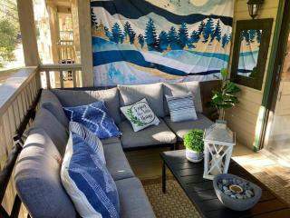 Charming Lake Lure Studio at Rumbling Bald Resort! - Lake Lure - 4