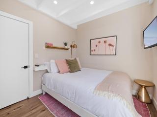 Classic Beach Bungalow - Parking, Private Patio & Pet Friendly! - San Diego - 1