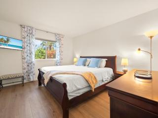 Bay Park Garden Paradise - central Location, AC, Washer Dryer & Private yard! - San Diego - 4