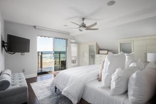 Oceanfront, two-level condo with stunning view, decks, fast WiFi & fireplace - San Diego - 1