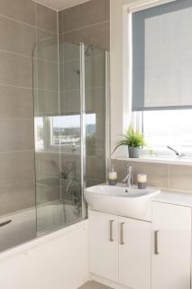 Modern, comfy 2 bedroom apartment in Hatfield, town centre, perfect for contractors, free parking - Hatfield - 3