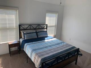 4Bed 2Bath Entire Home - - 9