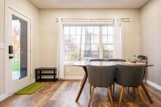 New&Stylish&Cozy Suit near Spruce Meadows Sleeps 6- Backyard-EV - 7
