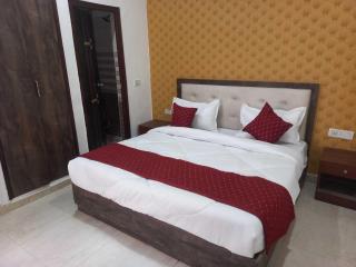 Hotel O WHITE HOUSE - 6