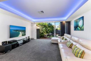 Waterfront Home - Jetty, inground pool - 8