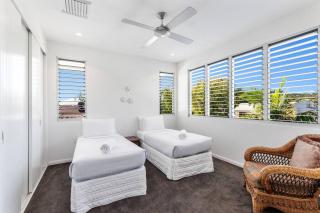 Waterfront Home - Jetty, inground pool - 4