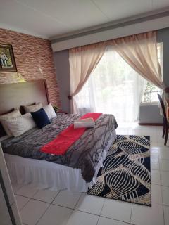 Comrades Oasis Guest House - 1