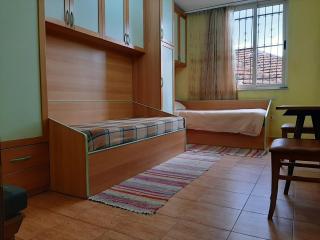 Enki's Guesthouse - Tirana - 6