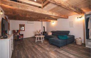 Awesome Home In Jastrebarsko - Jastrebarsko - 7