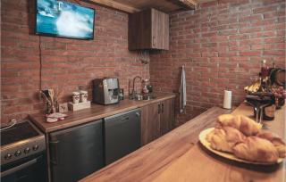 Awesome Home In Jastrebarsko - Jastrebarsko - 3