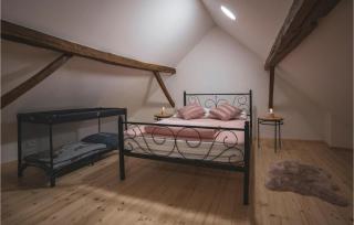 Awesome Home In Jastrebarsko - Jastrebarsko - 2