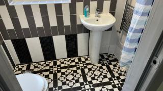 One Bedroom Apartment in Walsall Sleeps 4 FREE WIFI By Villazu - Bloxwich - 1