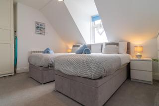 Light airy 3 bed Town Cntr flat 700m to the Beach - 1