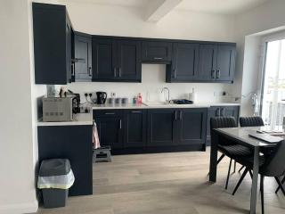 Modern apartment with sea views - Portrush - 2